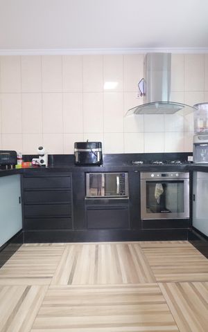 Casa à venda com 244m², 3 quartos e 2 vagasCozinha