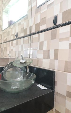 Casa à venda com 244m², 3 quartos e 2 vagasBanheiro de Serviço