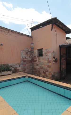 Casa à venda com 375m², 3 quartos e 3 vagasPiscina
