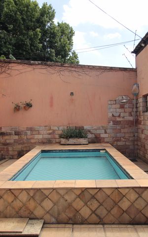 Casa à venda com 375m², 3 quartos e 3 vagasPiscina