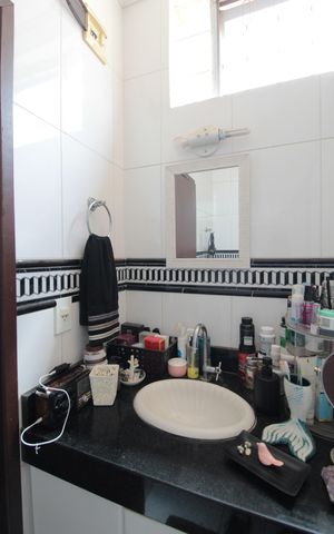 Casa à venda com 375m², 3 quartos e 3 vagasBanheiro da Suite
