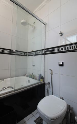 Casa à venda com 375m², 3 quartos e 3 vagasBanheiro da Suite