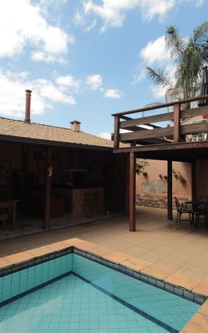 Casa à venda com 375m², 3 quartos e 3 vagasPiscina