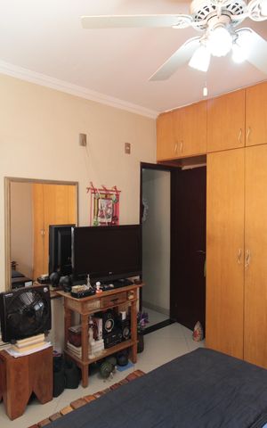 Casa à venda com 375m², 3 quartos e 3 vagasSuite