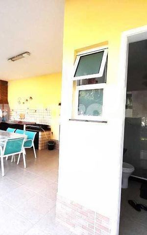 Casa de condomínio à venda com 268m², 2 quartos e 3 vagas