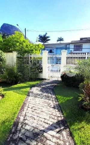 Casa de condomínio à venda com 268m², 2 quartos e 3 vagas