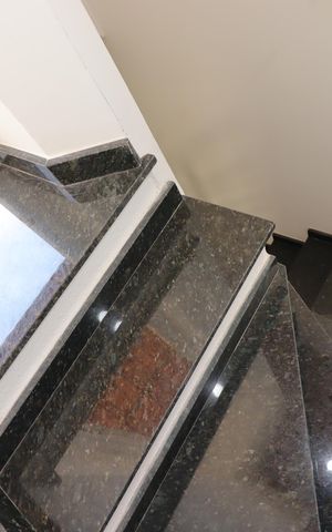 Apartamento à venda com 84m², 2 quartos e 1 vagaEscada