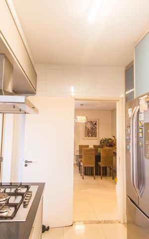 Apartamento à venda com 133m², 3 quartos e 2 vagas Apartamento à venda com 133m², 3 quartos e 2 vagasCozinha