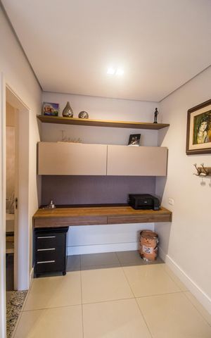 Apartamento à venda com 133m², 3 quartos e 2 vagas Apartamento à venda com 133m², 3 quartos e 2 vagasEscritório