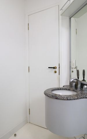 Apartamento à venda com 328m², 3 quartos e 3 vagasBanheiro da Suíte 1