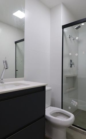 Apartamento para alugar com 295m², 4 quartos e 4 vagas Apartamento para alugar com 295m², 4 quartos e 4 vagasBanheiro da Suíte 1