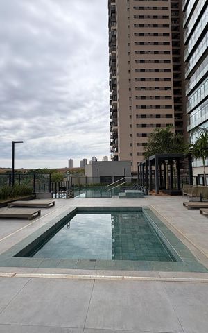 Apartamento para alugar com 295m², 4 quartos e 4 vagas Apartamento para alugar com 295m², 4 quartos e 4 vagasÁrea comum - Piscina