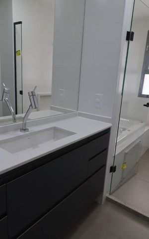 Apartamento para alugar com 295m², 4 quartos e 4 vagas Apartamento para alugar com 295m², 4 quartos e 4 vagasBanheiro da Suíte 2