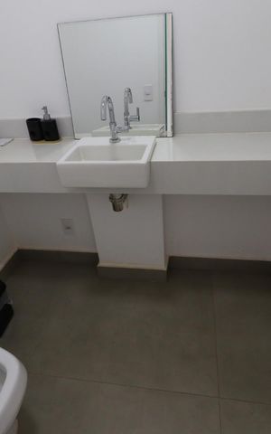 Apartamento para alugar com 295m², 4 quartos e 4 vagas Apartamento para alugar com 295m², 4 quartos e 4 vagasLavabo