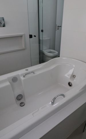 Apartamento para alugar com 295m², 4 quartos e 4 vagas Apartamento para alugar com 295m², 4 quartos e 4 vagasBanheiro da Suíte 2