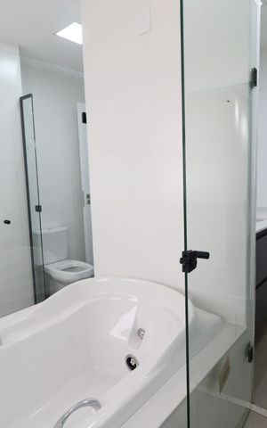 Apartamento para alugar com 295m², 4 quartos e 4 vagas Apartamento para alugar com 295m², 4 quartos e 4 vagasBanheiro da Suíte 2
