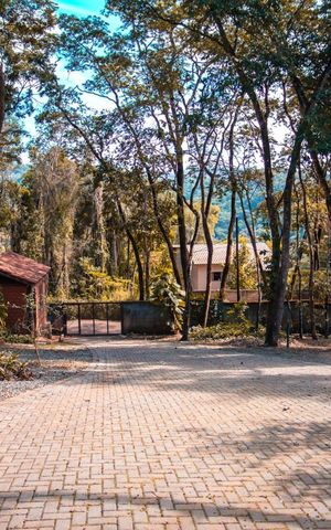 Casa à venda com 500m², 5 quartos e 6 vagas Casa à venda com 500m², 5 quartos e 6 vagasÁrea Externa