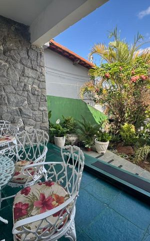 Casa à venda com 209m², 3 quartos e 2 vagas Casa à venda com 209m², 3 quartos e 2 vagasVaranda