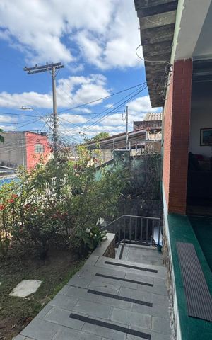 Casa à venda com 209m², 3 quartos e 2 vagas Casa à venda com 209m², 3 quartos e 2 vagasVaranda
