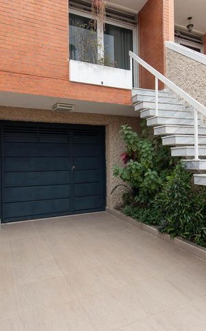 Casa à venda com 213m², 3 quartos e 5 vagas Casa à venda com 213m², 3 quartos e 5 vagasGaragem