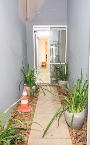 Casa à venda com 115m², 3 quartos e 2 vagas Casa à venda com 115m², 3 quartos e 2 vagasCorredor lateral