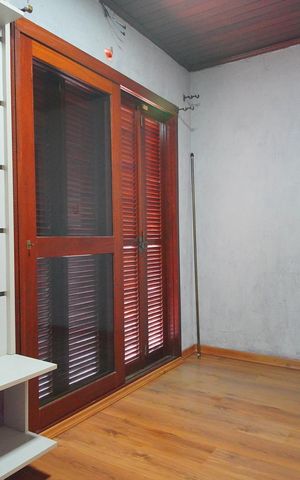 Casa à venda com 250m², 3 quartos e 2 vagasSuíte