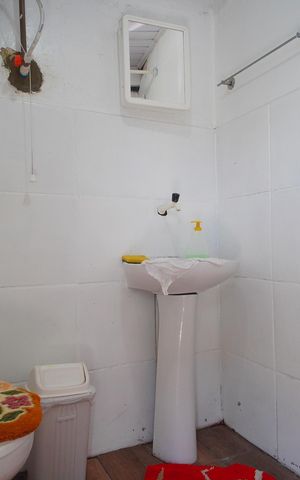 Casa à venda com 250m², 3 quartos e 2 vagasBanheiro de Serviço