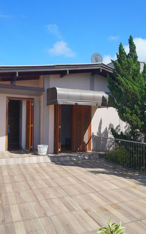 Casa à venda com 250m², 3 quartos e 2 vagasTerraço