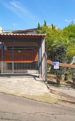 Casa à venda com 250m², 3 quartos e 2 vagasFachada