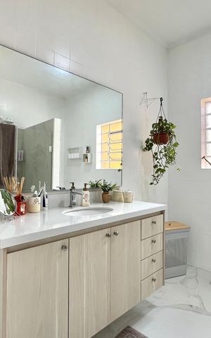 Casa à venda com 358m², 5 quartos e 4 vagas Casa à venda com 358m², 5 quartos e 4 vagasBanheiro 1