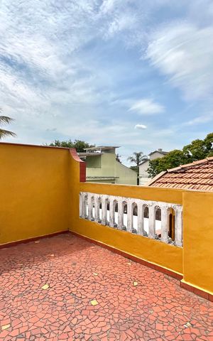 Casa à venda com 358m², 5 quartos e 4 vagas Casa à venda com 358m², 5 quartos e 4 vagasÁrea externa