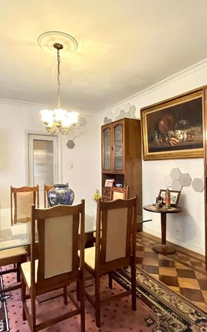 Casa à venda com 358m², 5 quartos e 4 vagas Casa à venda com 358m², 5 quartos e 4 vagasCopa