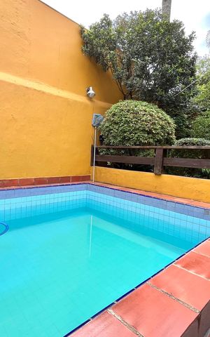 Casa à venda com 358m², 5 quartos e 4 vagas Casa à venda com 358m², 5 quartos e 4 vagasPiscina