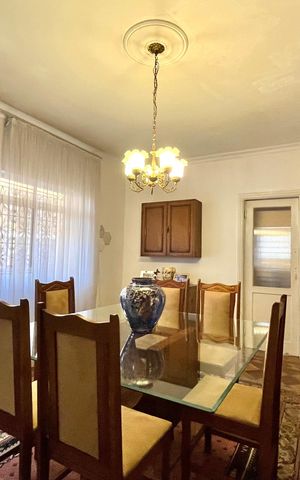 Casa à venda com 358m², 5 quartos e 4 vagas Casa à venda com 358m², 5 quartos e 4 vagasCopa