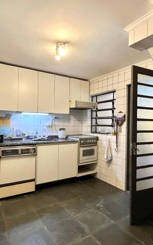 Casa à venda com 358m², 5 quartos e 4 vagas Casa à venda com 358m², 5 quartos e 4 vagasSala -Casa 2