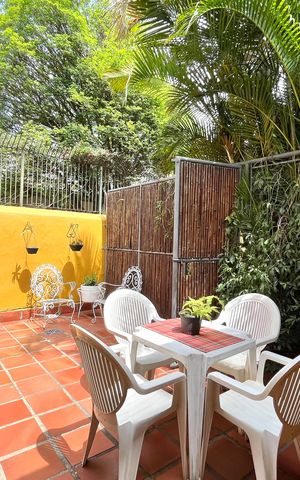 Casa à venda com 358m², 5 quartos e 4 vagas Casa à venda com 358m², 5 quartos e 4 vagasÁrea externa
