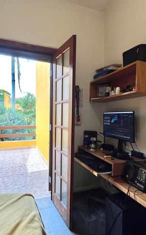 Casa à venda com 358m², 5 quartos e 4 vagas Casa à venda com 358m², 5 quartos e 4 vagasQuarto 1-Casa 2
