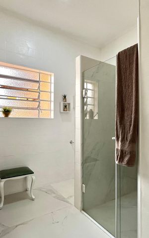 Casa à venda com 358m², 5 quartos e 4 vagas Casa à venda com 358m², 5 quartos e 4 vagasBanheiro 1
