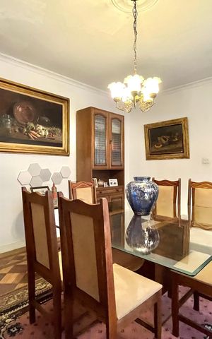 Casa à venda com 358m², 5 quartos e 4 vagas Casa à venda com 358m², 5 quartos e 4 vagasCopa