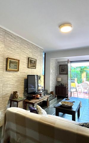 Casa à venda com 358m², 5 quartos e 4 vagas Casa à venda com 358m², 5 quartos e 4 vagasSala -Casa 2