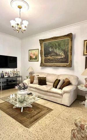 Casa à venda com 358m², 5 quartos e 4 vagas Casa à venda com 358m², 5 quartos e 4 vagasSala