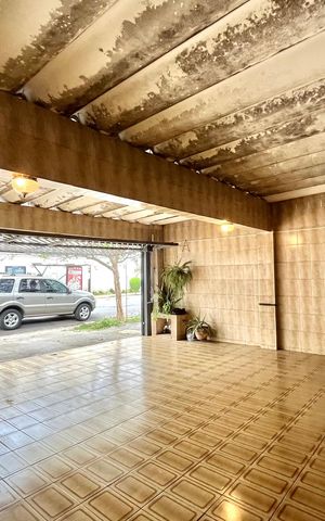 Casa à venda com 358m², 5 quartos e 4 vagas Casa à venda com 358m², 5 quartos e 4 vagasGaragem
