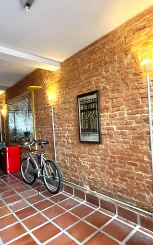 Casa à venda com 358m², 5 quartos e 4 vagas Casa à venda com 358m², 5 quartos e 4 vagasÁrea comum