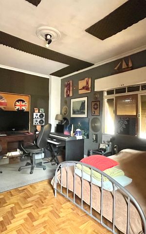 Casa à venda com 358m², 5 quartos e 4 vagas Casa à venda com 358m², 5 quartos e 4 vagasQuarto 3