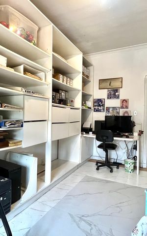 Casa à venda com 358m², 5 quartos e 4 vagas Casa à venda com 358m², 5 quartos e 4 vagasQuarto 2