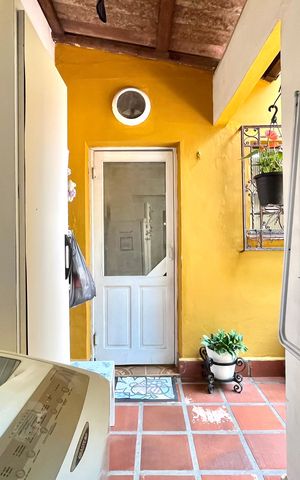 Casa à venda com 358m², 5 quartos e 4 vagas Casa à venda com 358m², 5 quartos e 4 vagasÁrea de Serviço