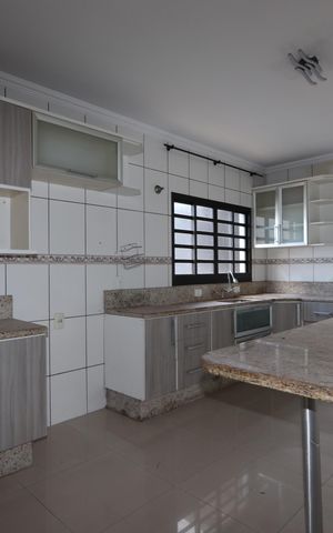 Casa para alugar com 320m², 4 quartos e 10 vagasCozinha