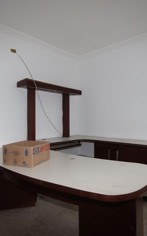 Casa para alugar com 320m², 4 quartos e 10 vagasEscritório