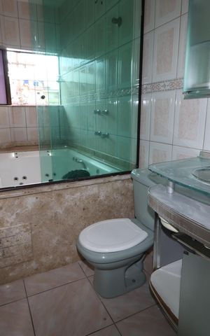 Casa para alugar com 320m², 4 quartos e 10 vagasBanheiro da Suíte