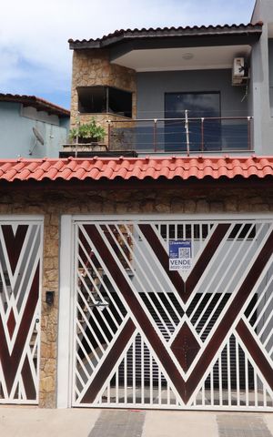 Casa para alugar com 320m², 4 quartos e 10 vagasFachada